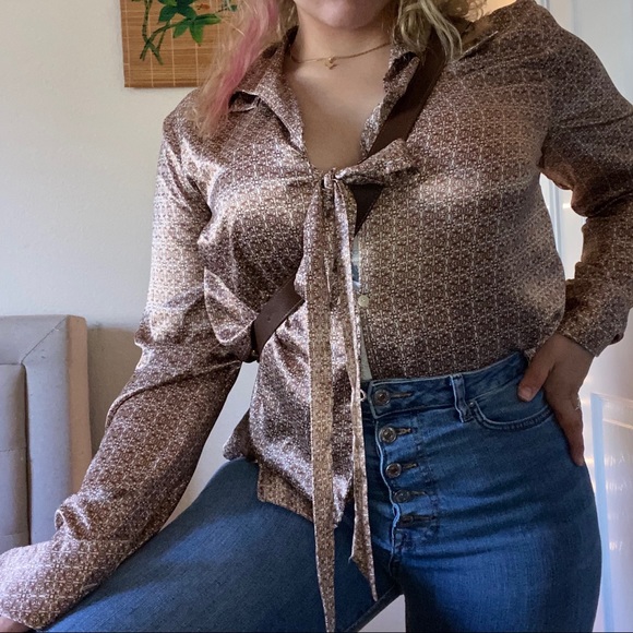 Apostrophe Vintage Satin Button-Up - Picture 2 of 5